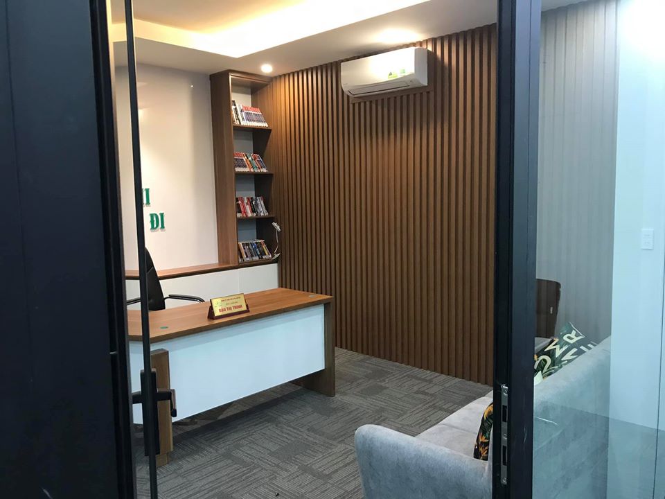 trang trí nội thất bằng gỗ nhựa